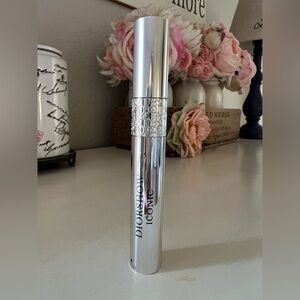 Diorshow Iconic Mascara 090 Black in Collectible All Silver Holiday Design